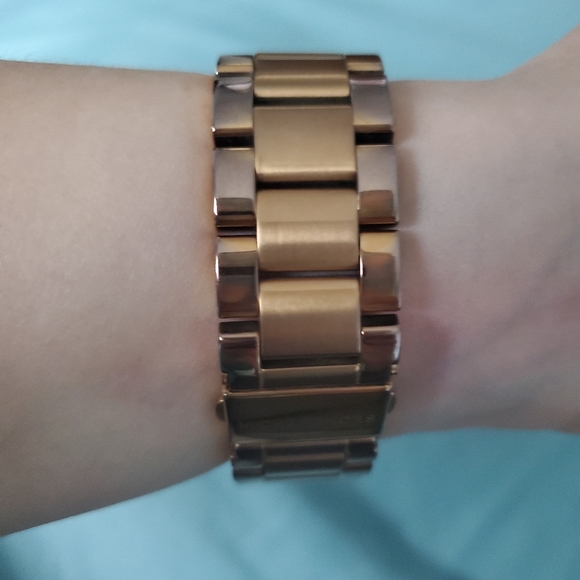 Michael Kors Rose Gold Watch - Picture 4 of 4